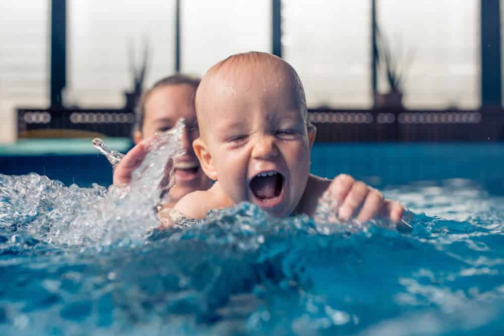 Natacion para bebes. Chapoteando en las piscinas de Hydra Vitoria y Pamplona